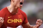 半岛体育-苏炳添关键时刻救险，F1车队力保胜局拿下系列赛